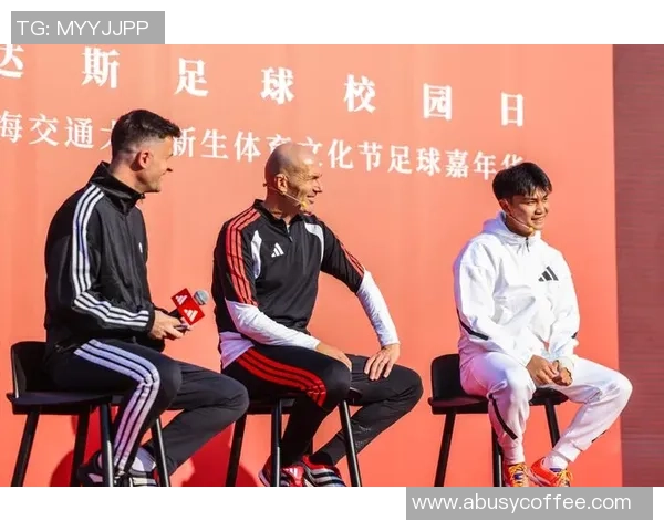 足球巨星璀璨人生:从青涩少年到全球瞩目的巅峰传奇